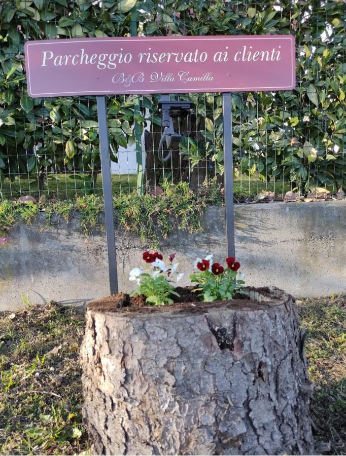 Bed&Breakfast Villa Camilla Ivrea Bagian luar foto