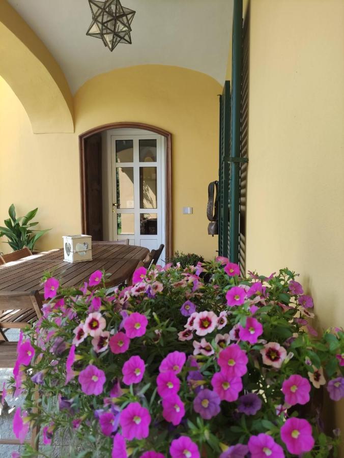 Bed&Breakfast Villa Camilla Ivrea Bagian luar foto