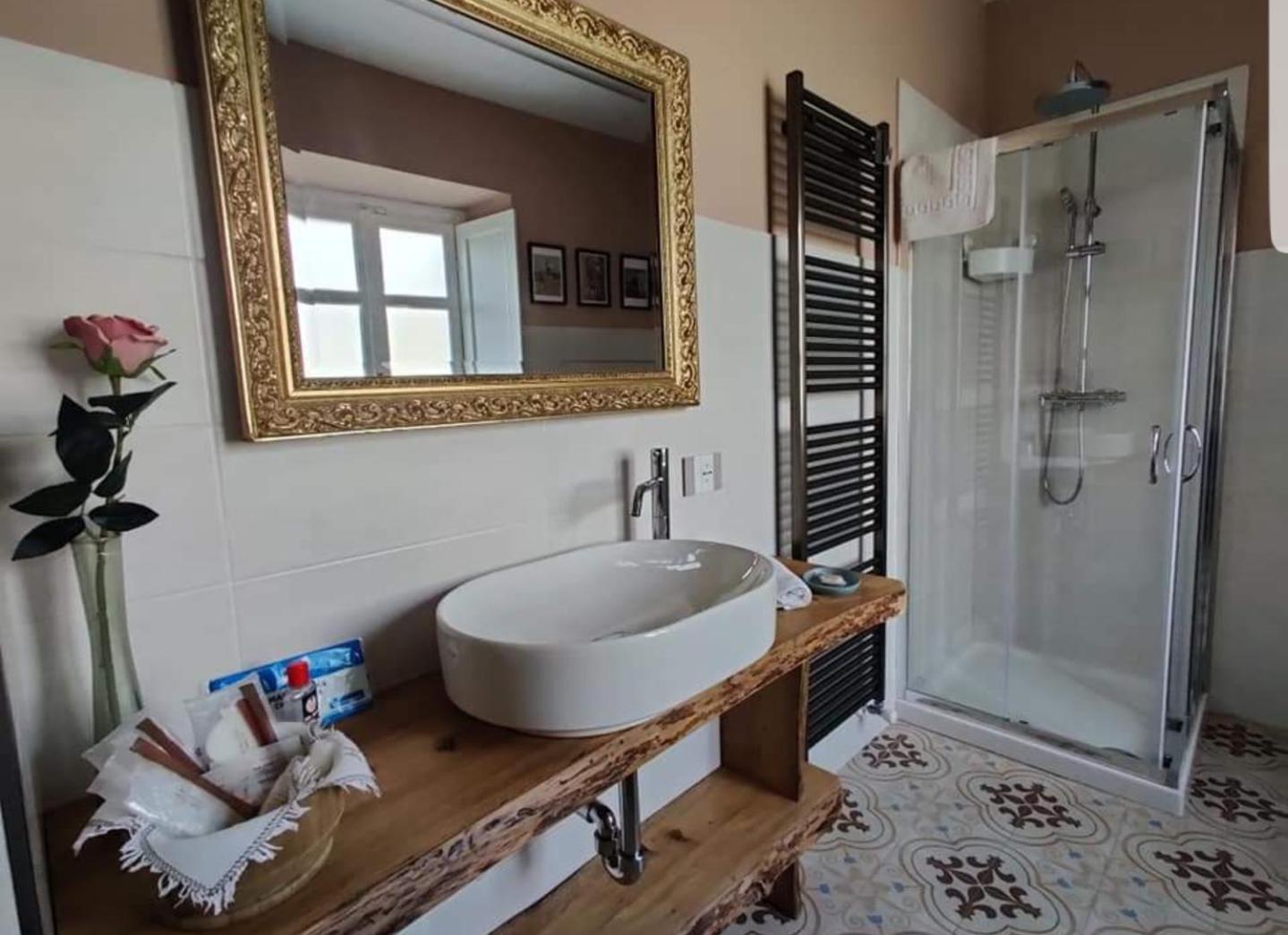 Bed&Breakfast Villa Camilla Ivrea Bagian luar foto